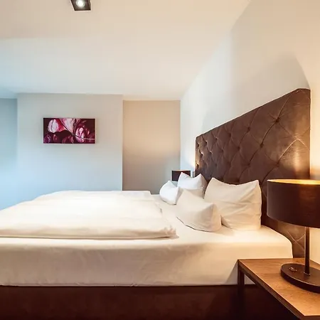 Familienapartment Am Neumarkt Lll شقة *